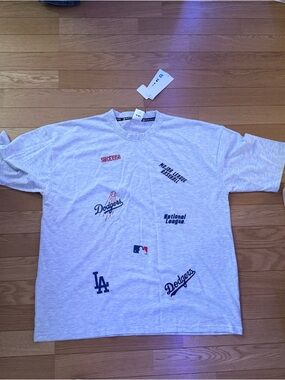 MLB Gray Graphic Logo T-Shirt